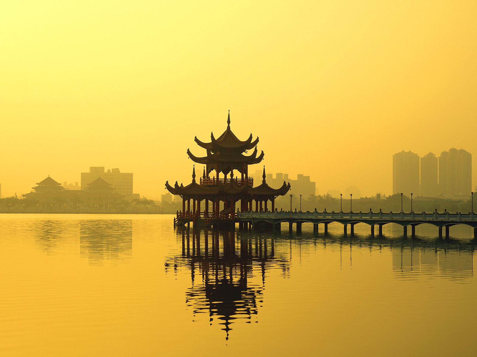 lotus-lake--kaoshiung--taiwan