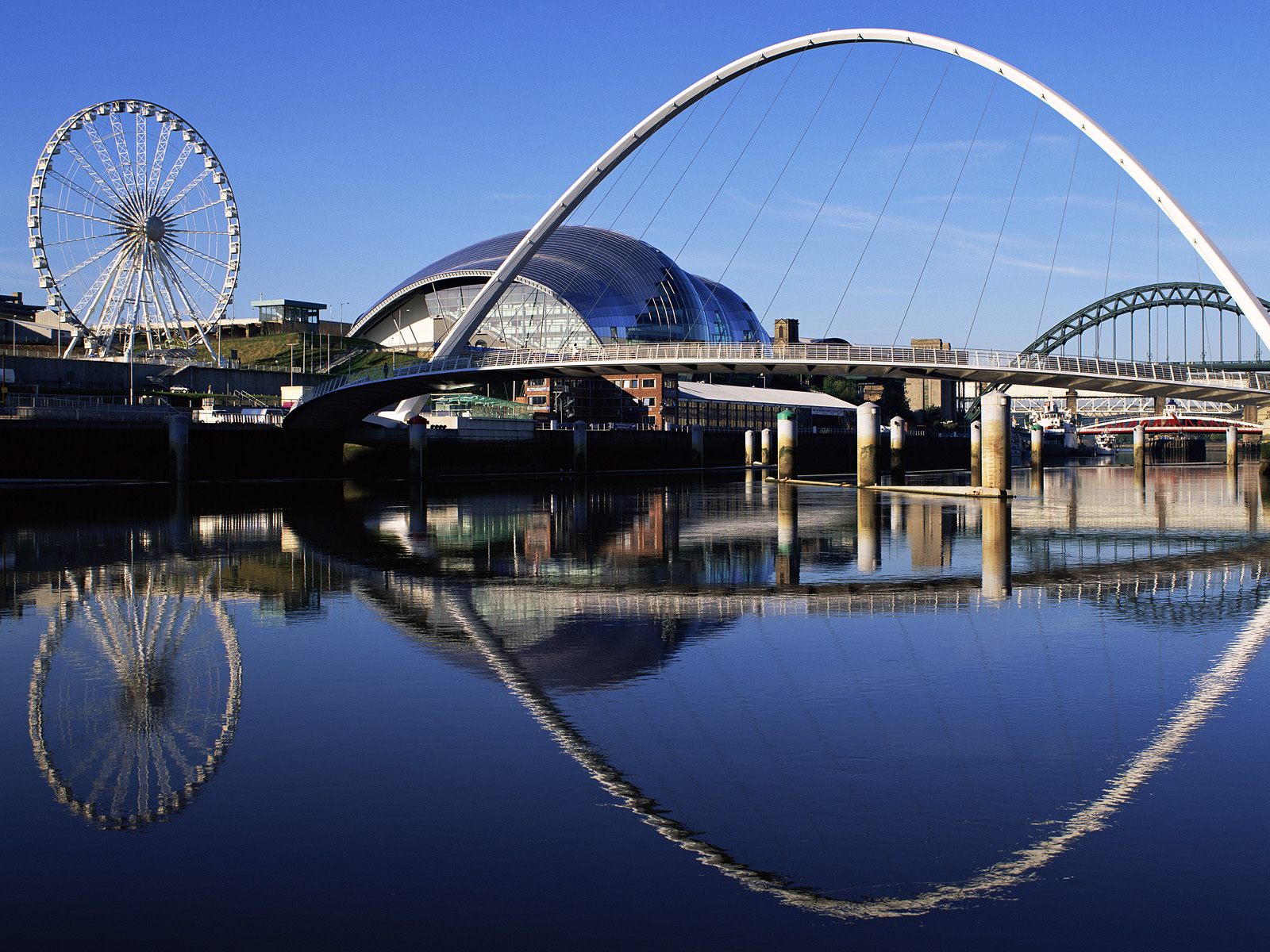 gateshead-millennium-bridge--england