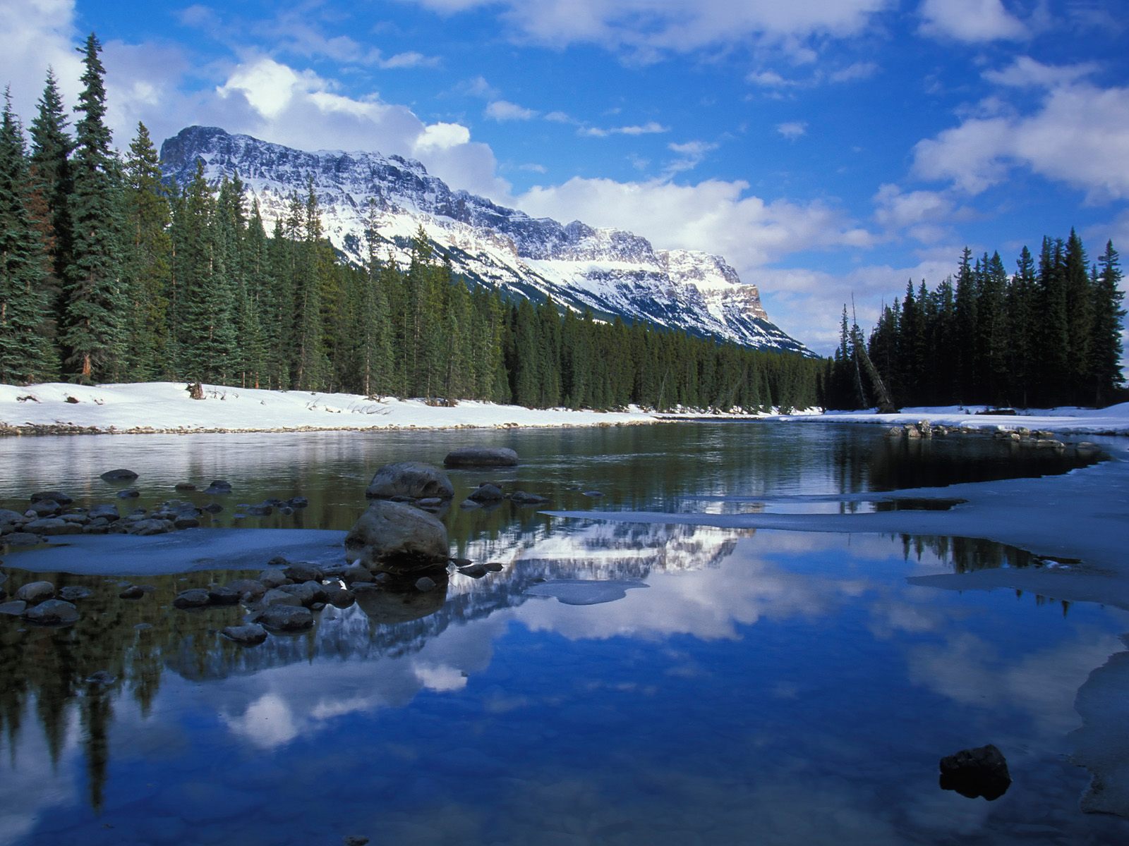 bow-river-and-castle-mountain--alberta--canada