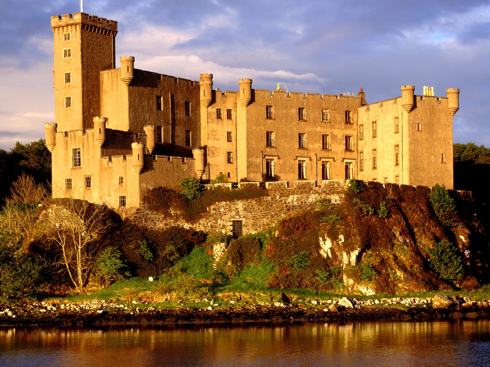 dunvegan-castle--isle-of-skye--scotland