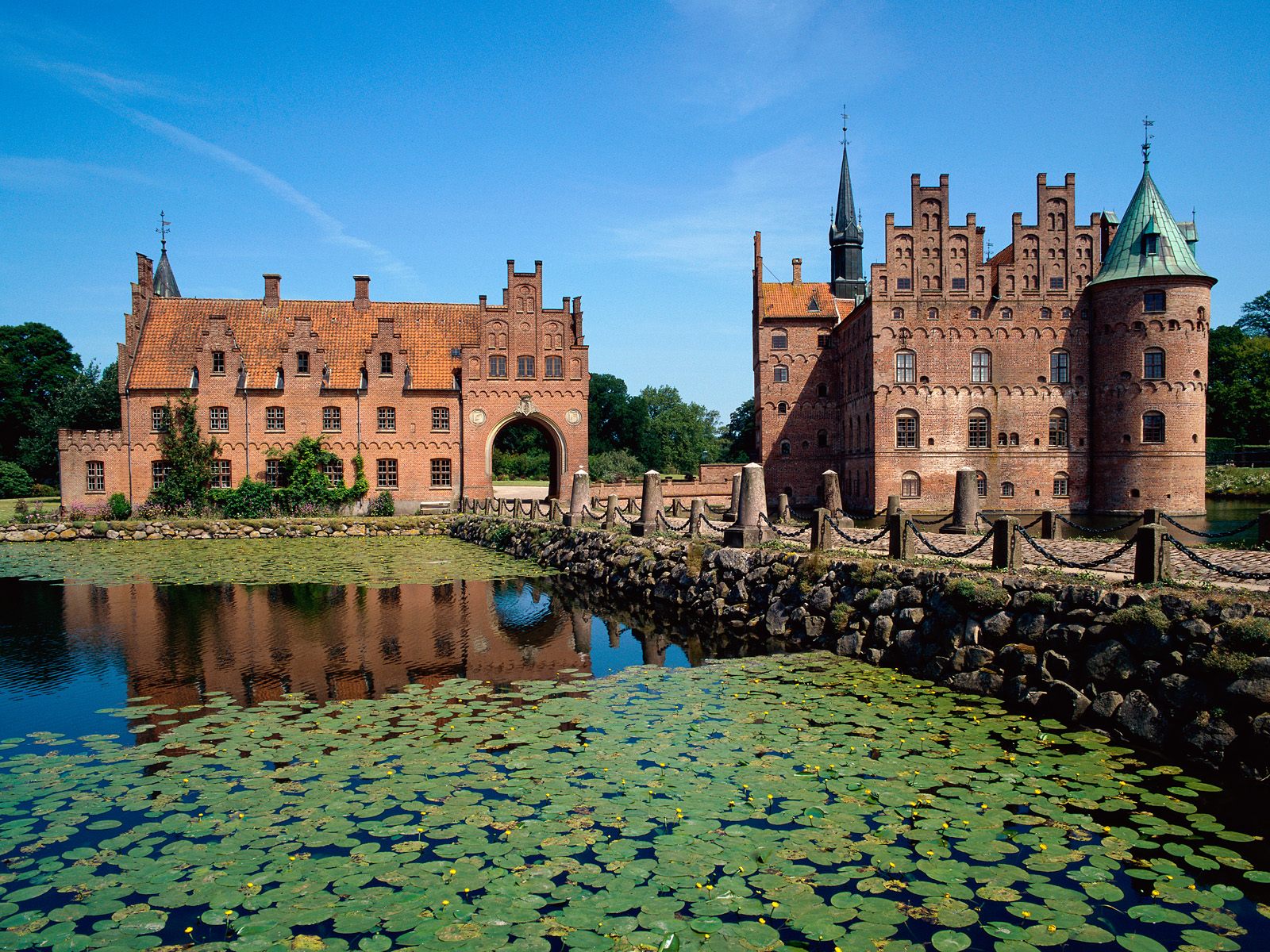 egeskov-castle--fyn-island--denmark