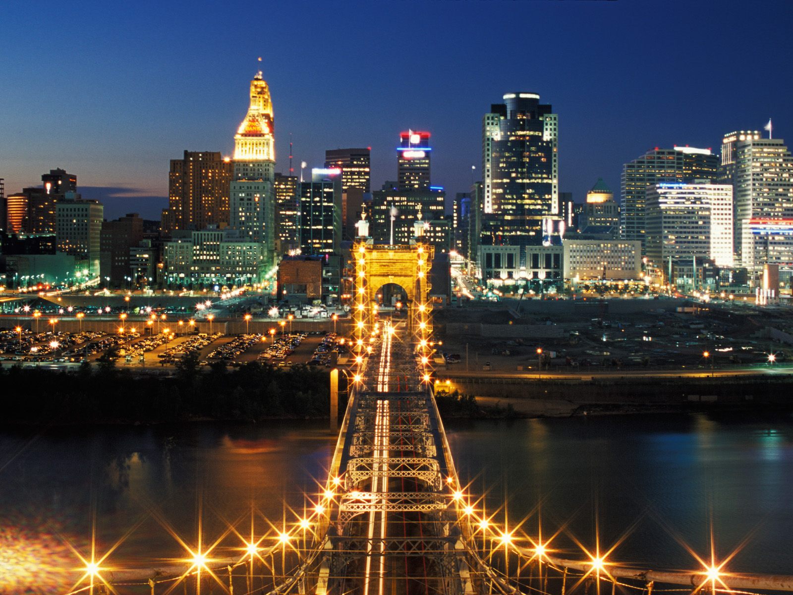 john-a.-roebling-suspension-bridge-and-cincinnati-skyline