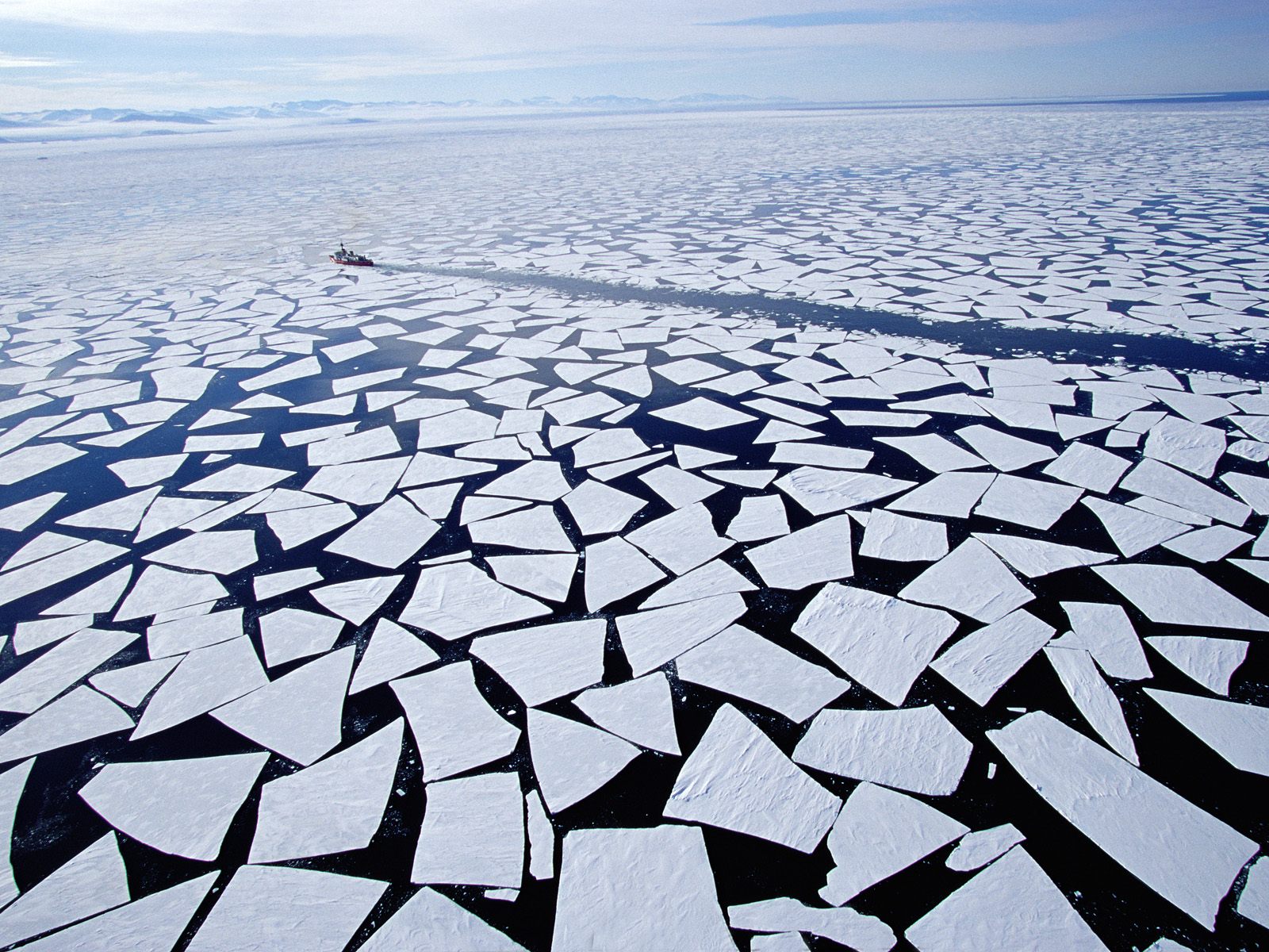 icebreaking-mcmurdo-sound--antarctica